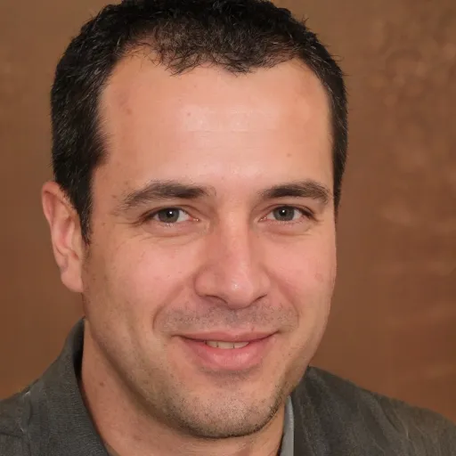 Roberto Fuentes Mora