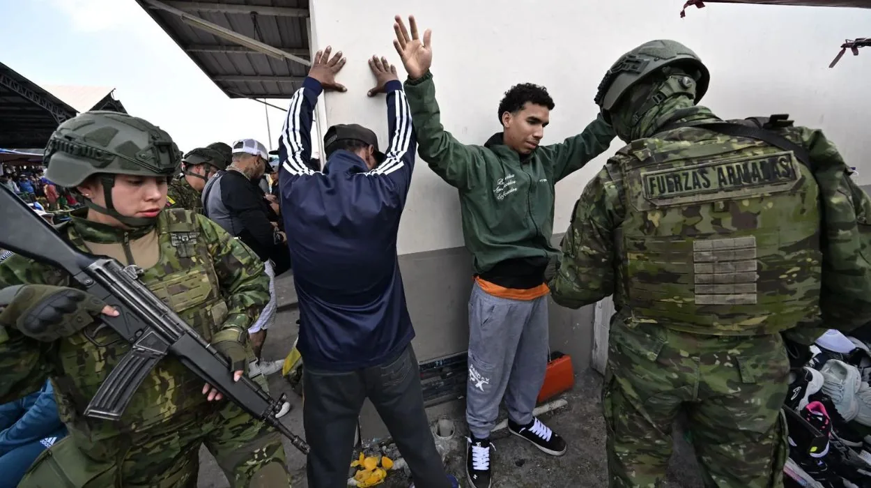 Operación antinarcóticos en el Puerto de Guayaquil, Ecuador, con fuerzas especiales