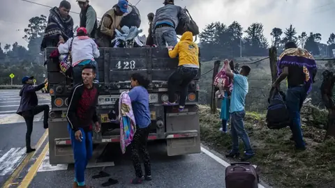 Migrantes venezolanos en la frontera colombo-venezolana en el puente Simón Bolívar